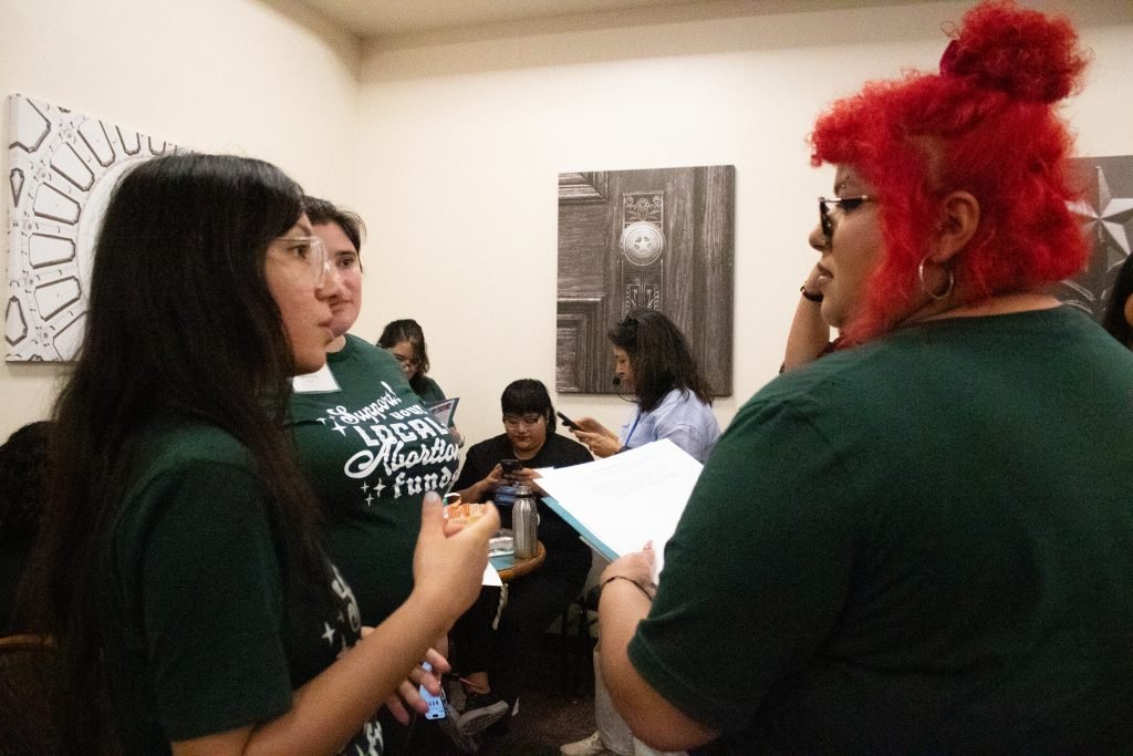 Cathy Torres from Frontera Fund guides an Advocacy Day participant.