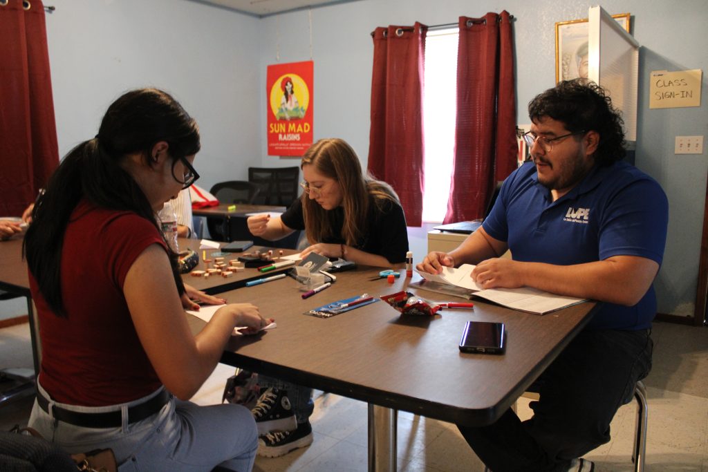 People working on projects during a Resistencia Fronteriza workshop.